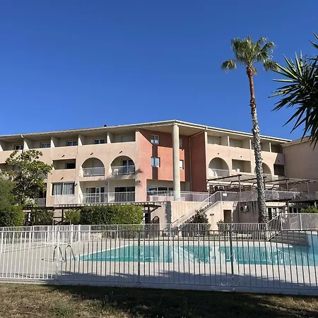 Climatise Avec Piscine Et Parking A Saint-florent - Fr-1-650-43