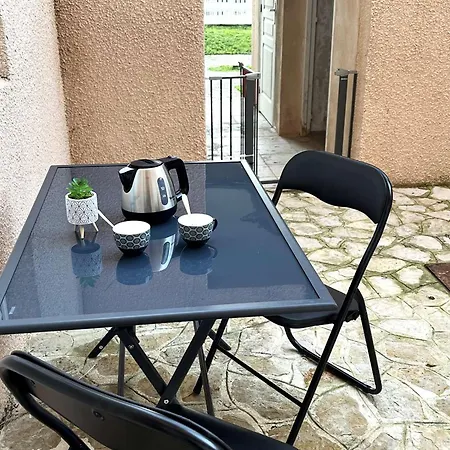 Climatise Avec Piscine Et Parking A Saint-florent - Fr-1-650-43